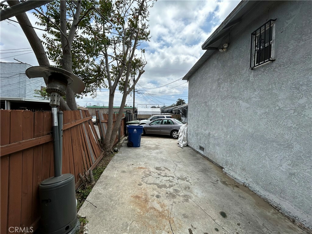 Property Photo:  1260 E 49th Street  CA 90011 