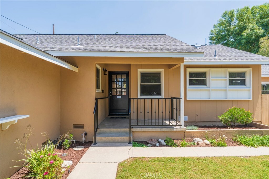 Property Photo:  404 N Pear Knoll  CA 92805 