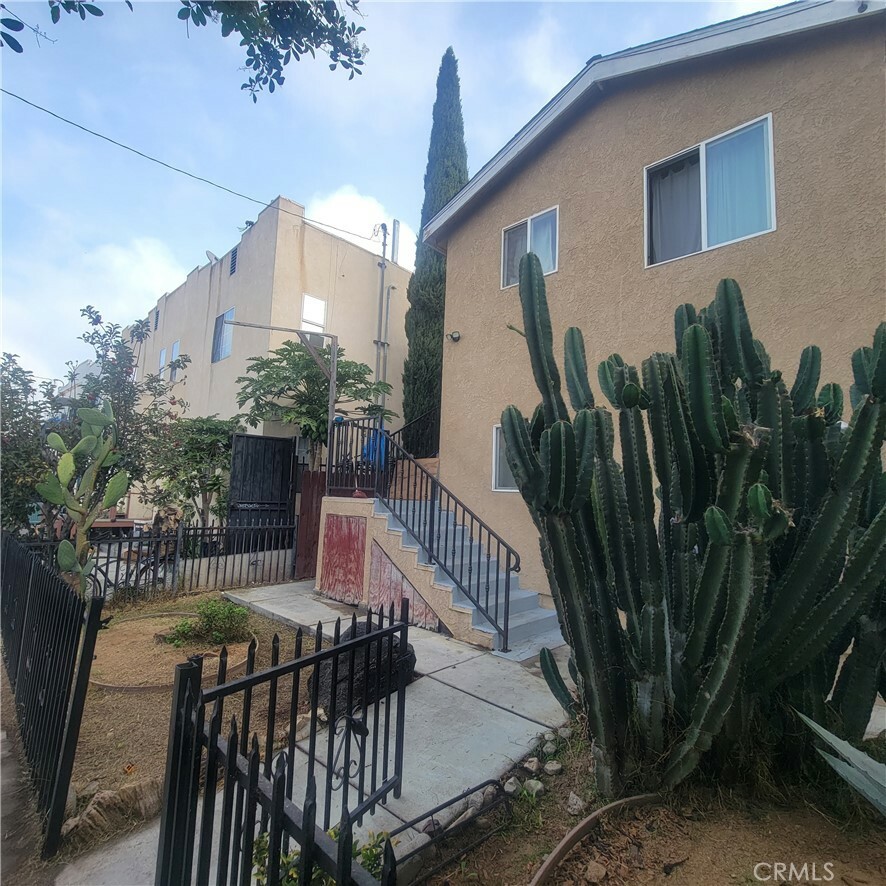 Property Photo: 1462 Henderson Avenue CA 90813