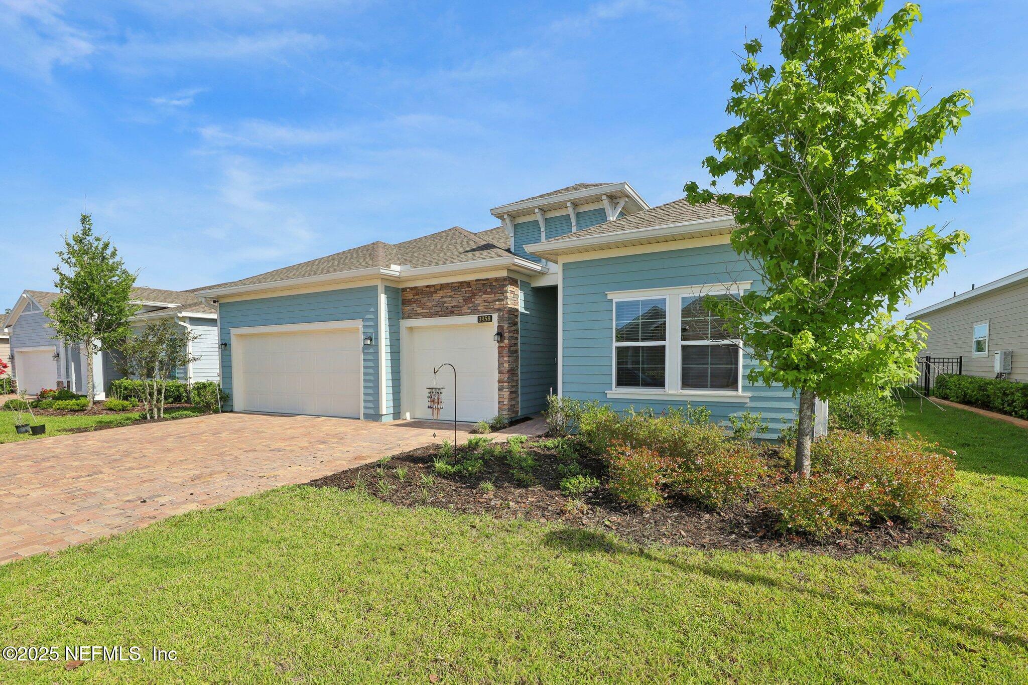Property Photo: 3958 Pondside Court FL 32068
