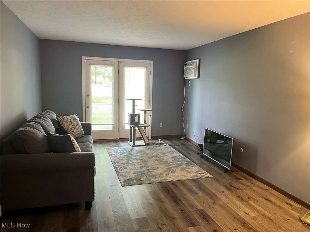 Property Photo: 876 Pearson Circle 1 OH 44512