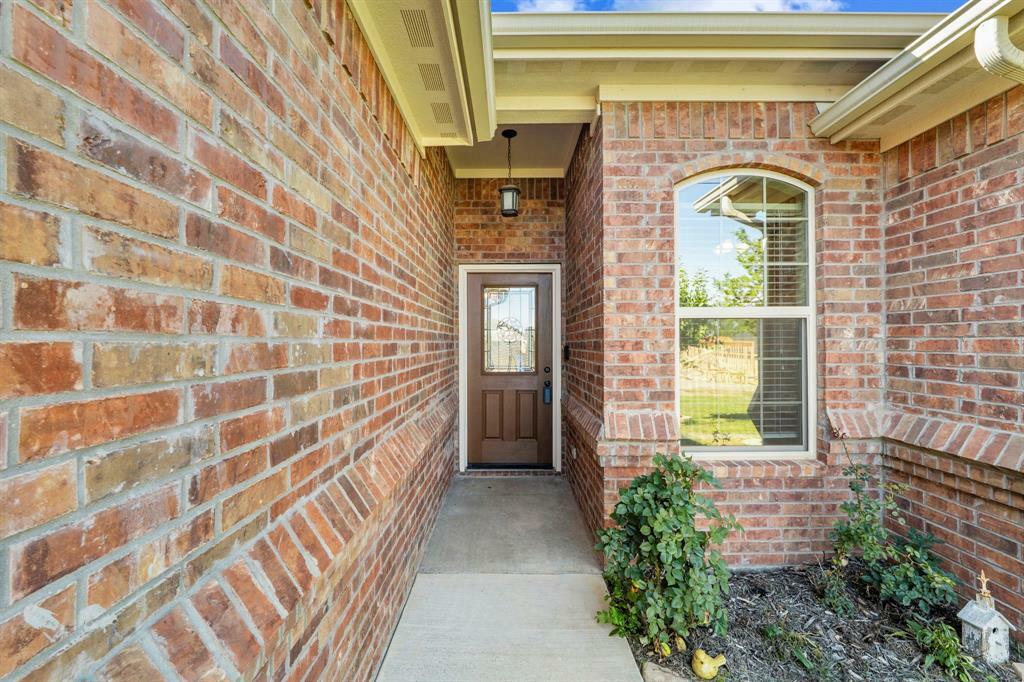 Property Photo: 2304 Forest Hill Lane TX 76048