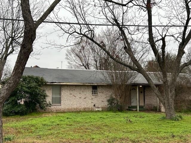 900 E Main Street  Mexia TX 76667 photo
