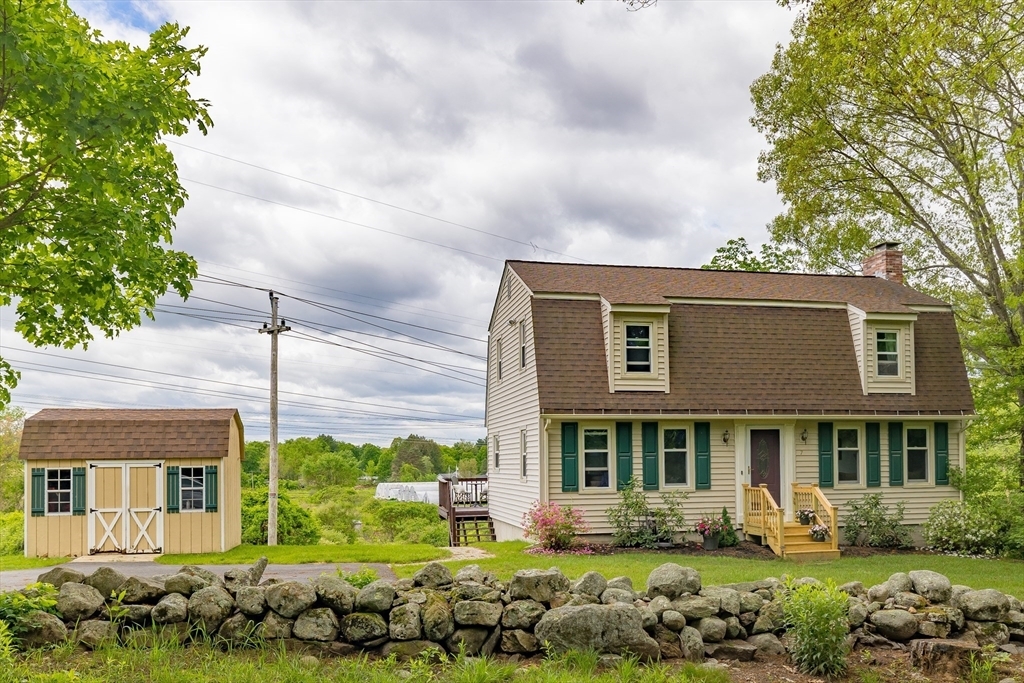 Property Photo: 7 Adirondack Rd MA 01824