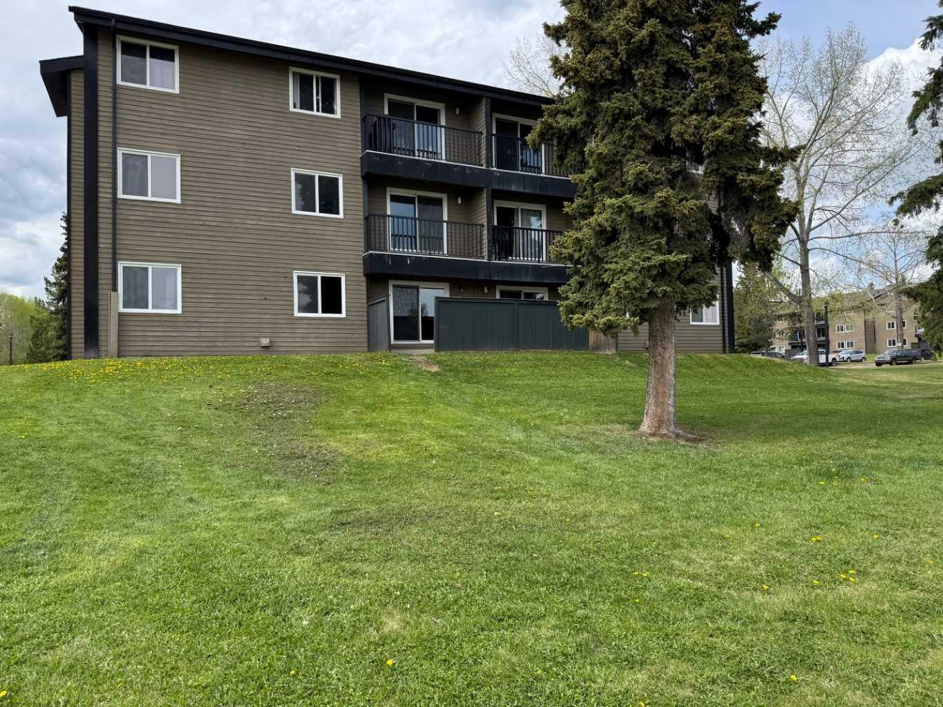 5611 9 Avenue 107B  Edson AB T7E 1R5 photo