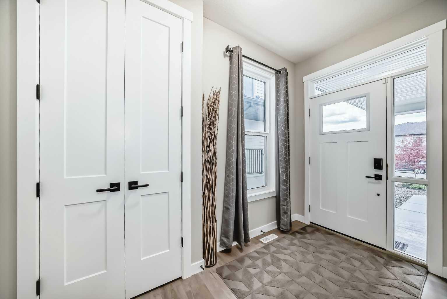 Property Photo: 146 Cranbrook Park SE AB T3M 3C2