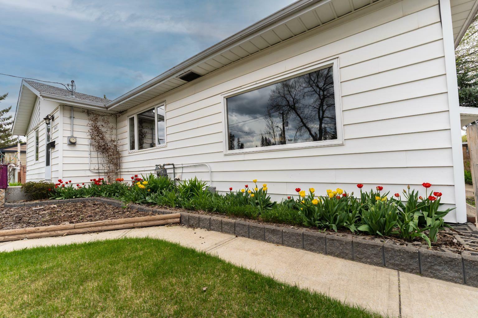 Property Photo: 6013 57 Avenue AB T4N 4S8