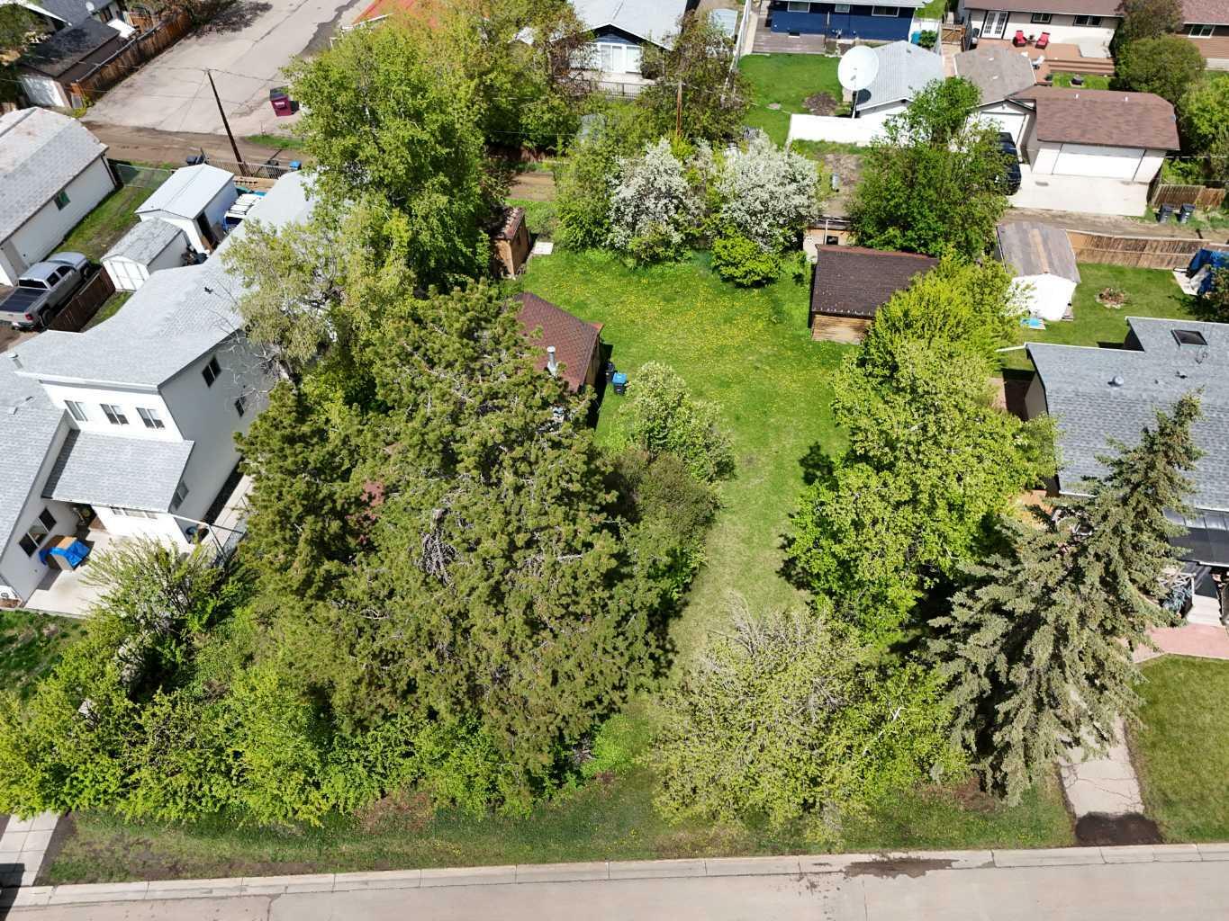 Property Photo: 5116 50 Avenue AB T4S 1E6