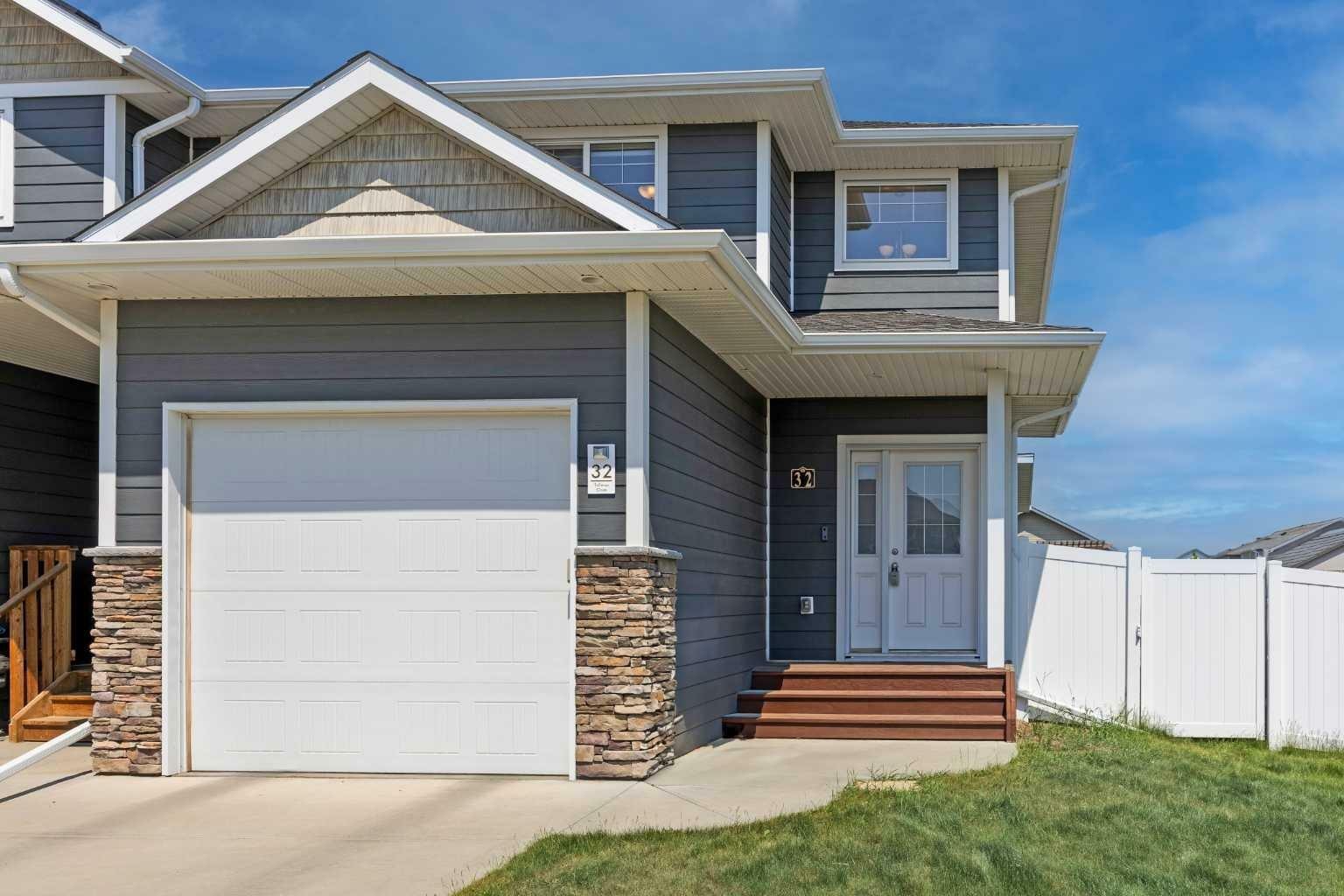 Property Photo: 32 Tallman Close AB T4P 0R1