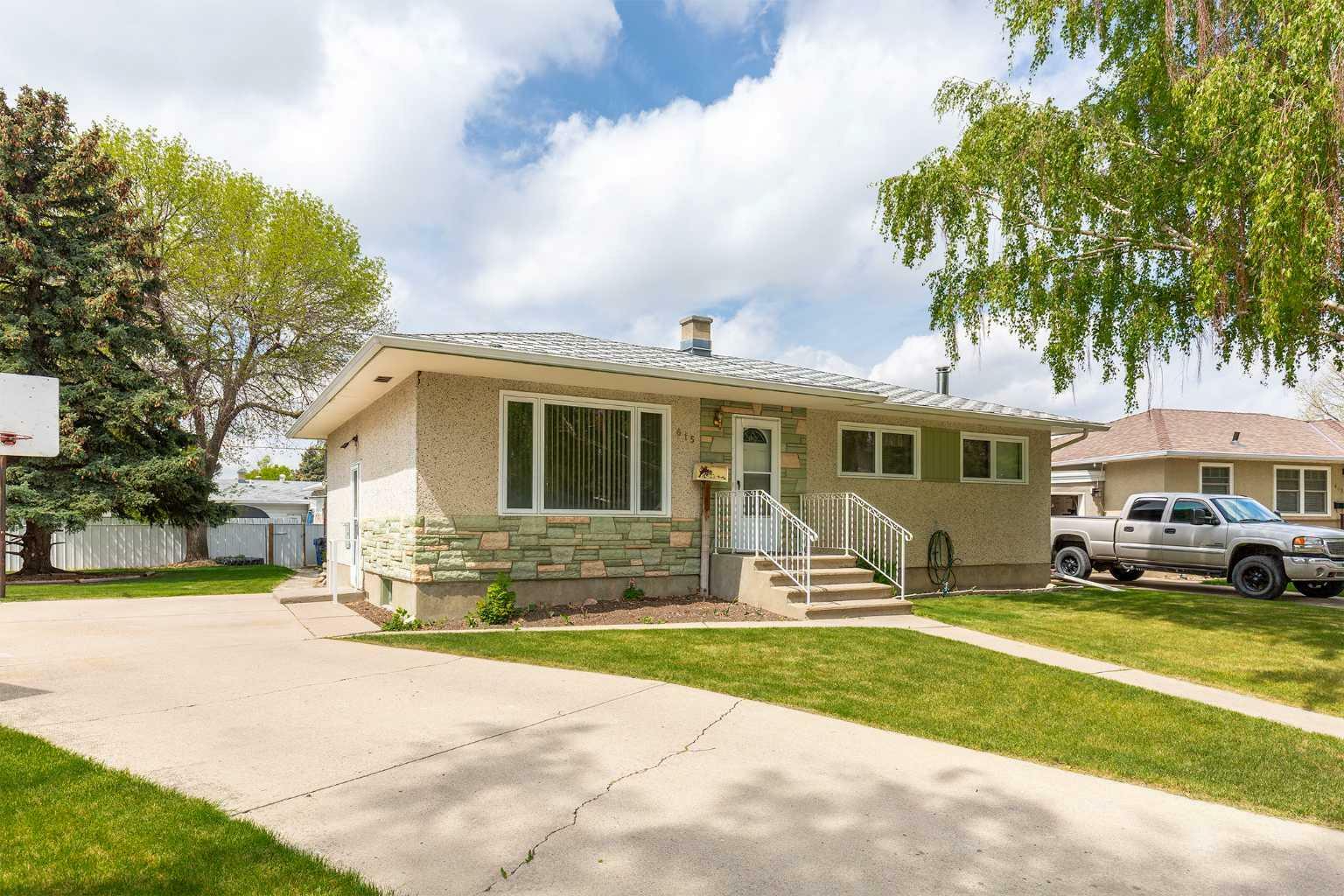 Property Photo: 615 25 Street N AB T1H 3V7