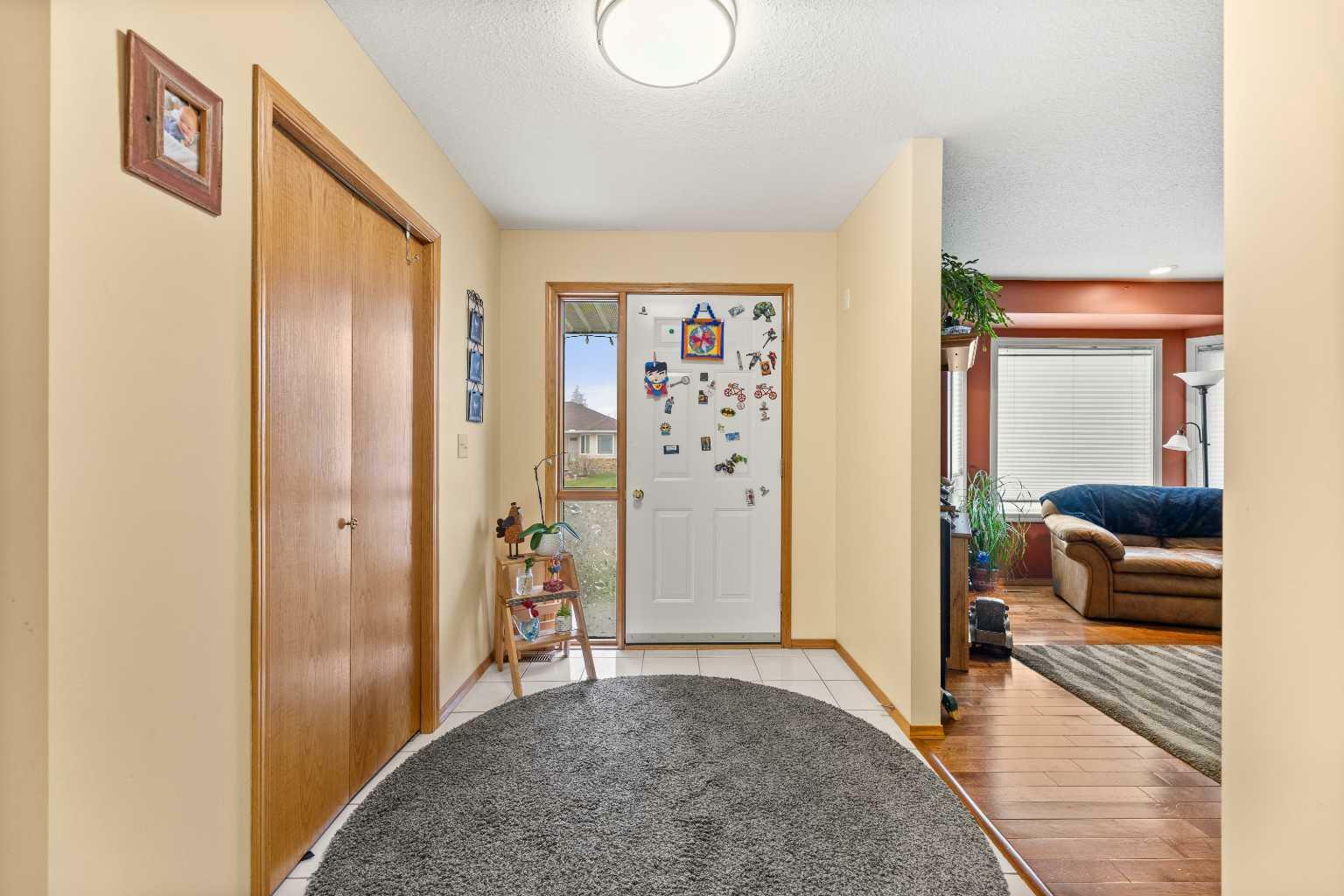 Photo de la propriété: 5630 60 Ave Close AB T4H 1K5
