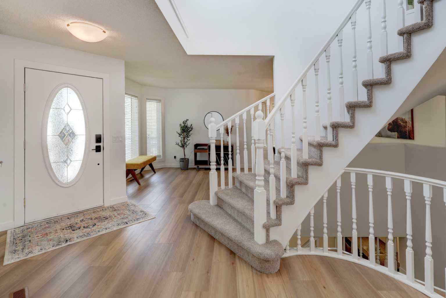 Property Photo: 17 Thornleigh Way SE AB T4A 2E2