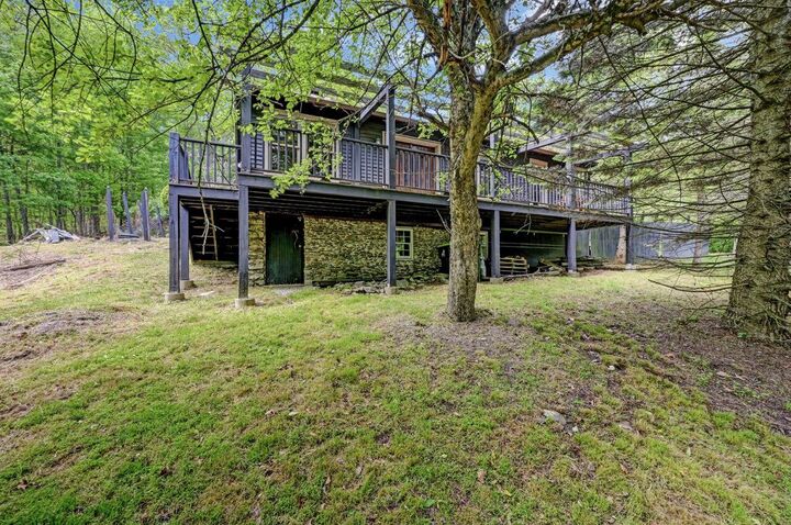 Property Photo:  2285 Beartown Road  PA 18325 