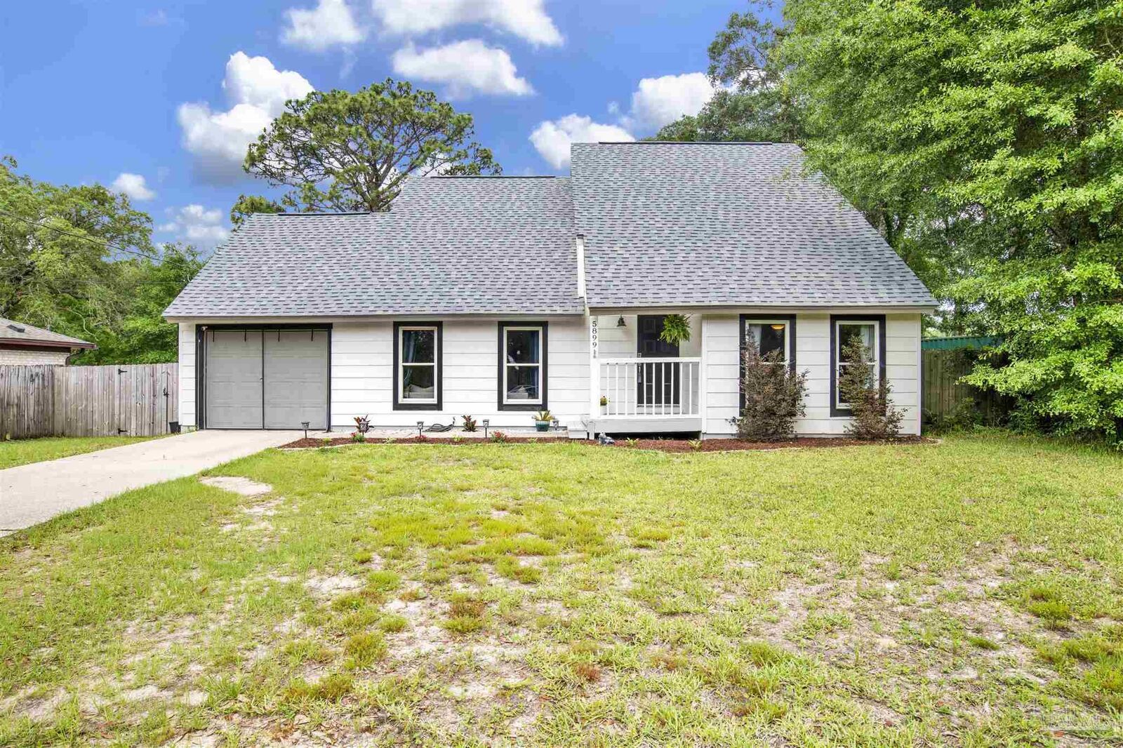 Property Photo: 5899 Somerset Dr FL 32526