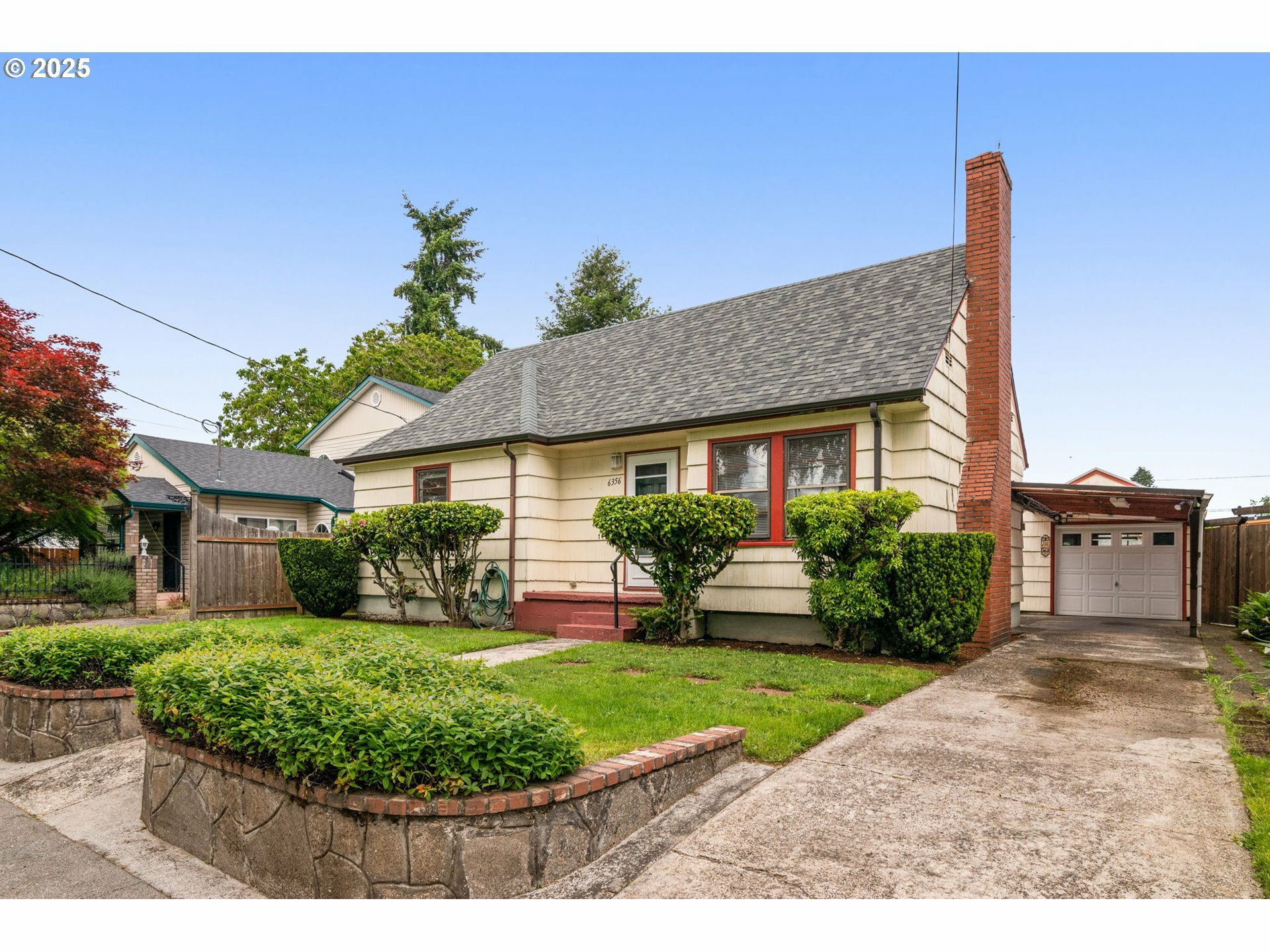 Property Photo: 6356 N Omaha Ave OR 97217