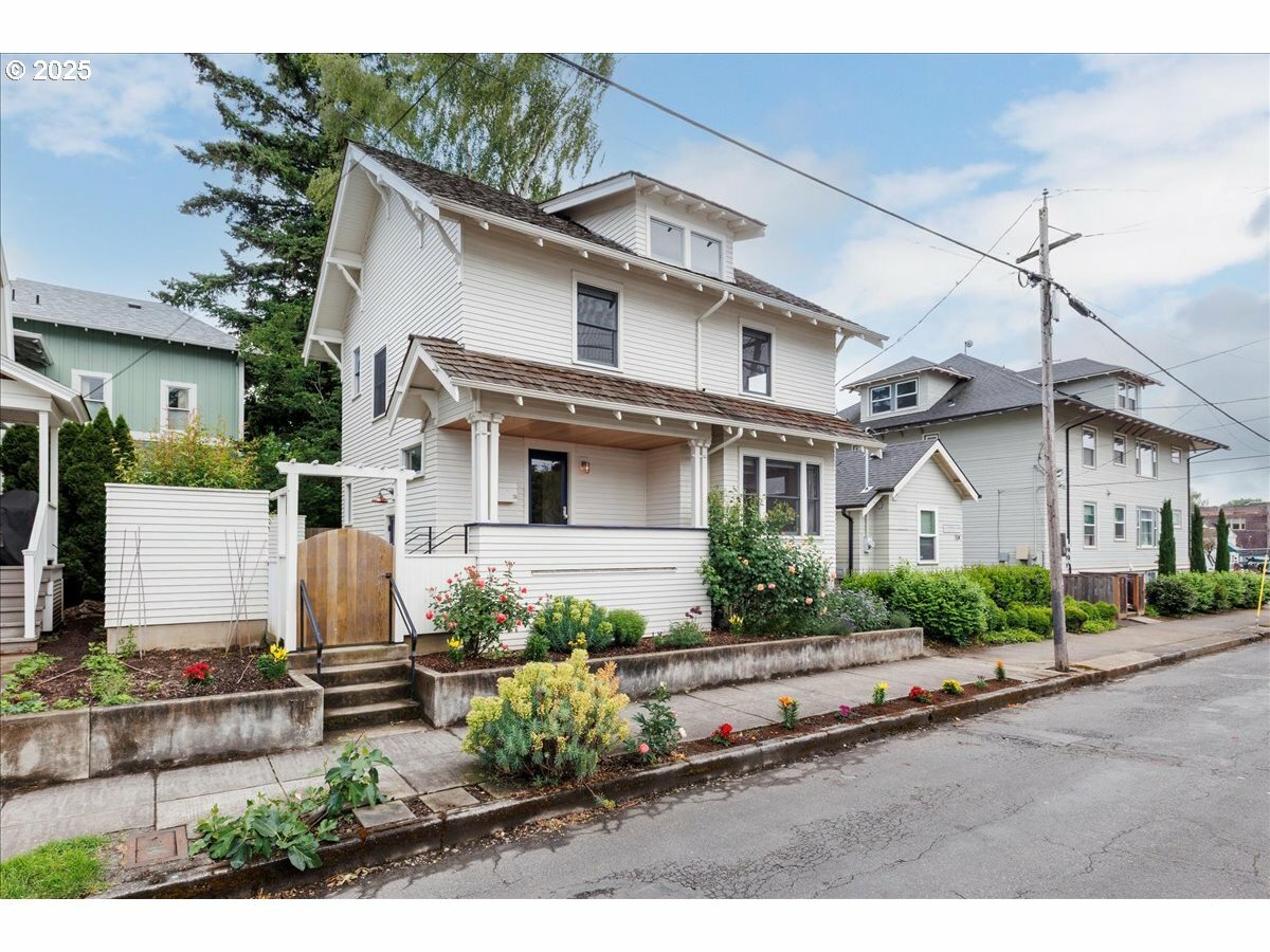 Property Photo: 714 SE 35th Ave OR 97214