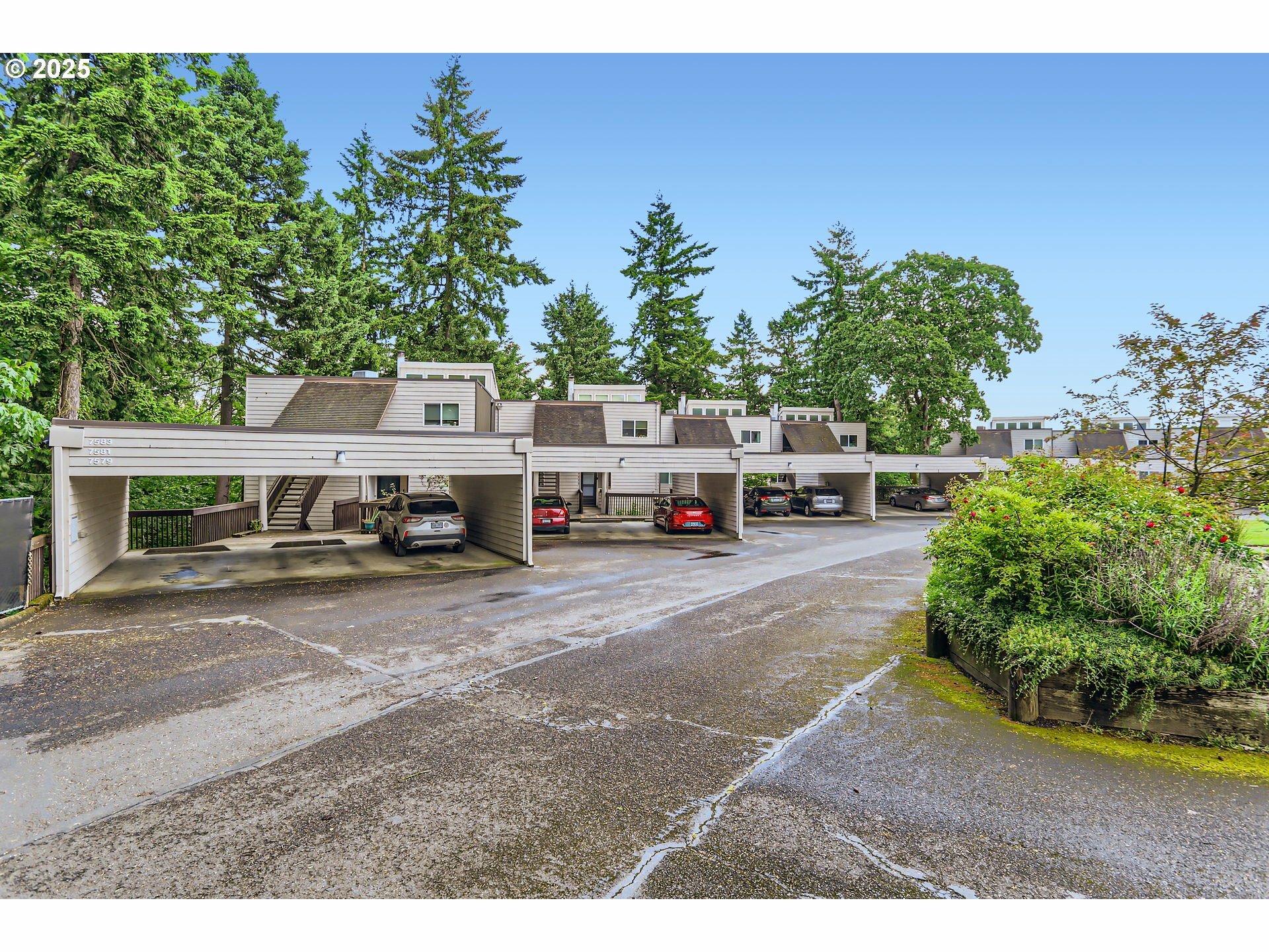 7573 N Edgewater Ave  Portland OR 97203 photo