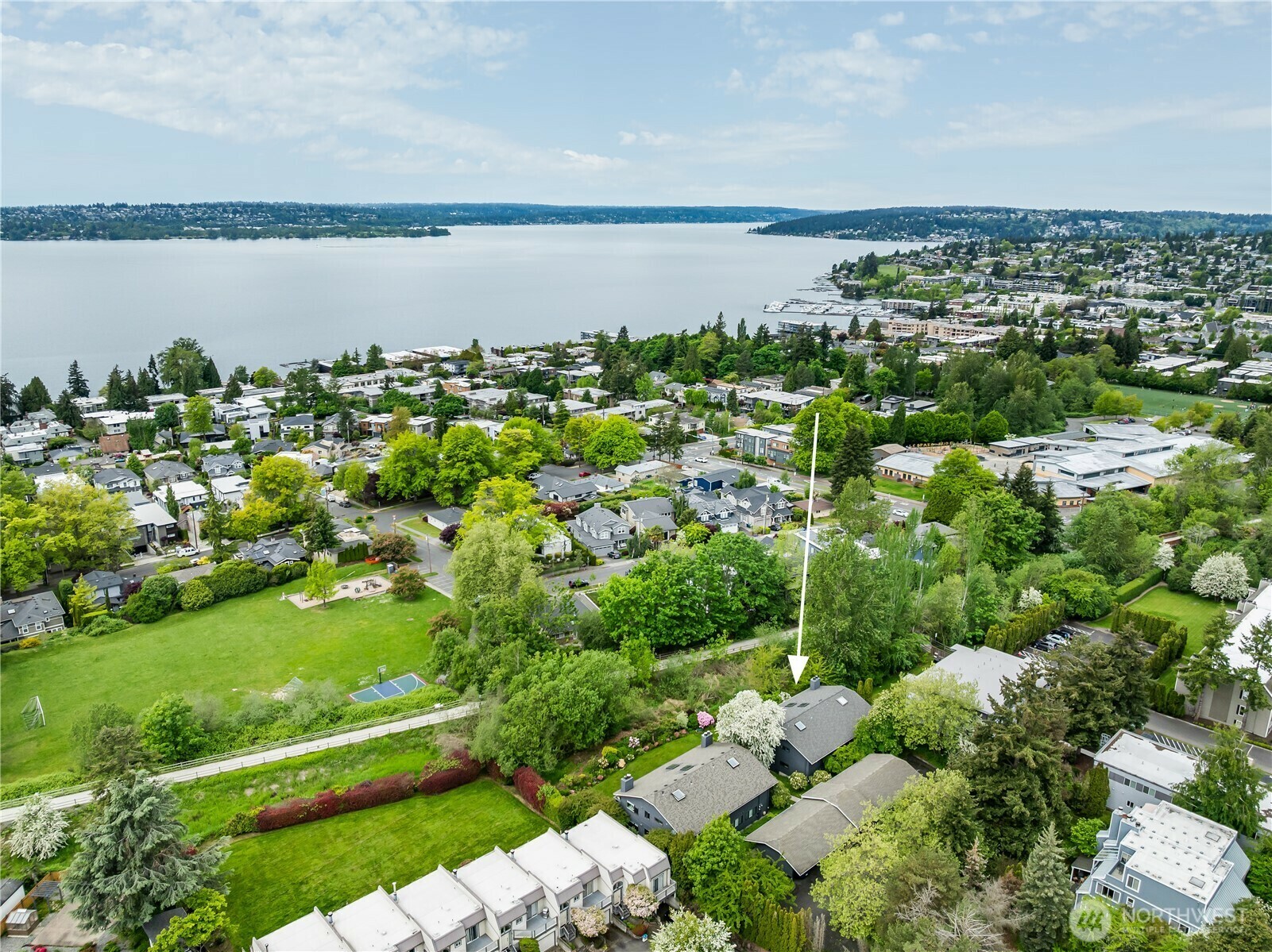 Property Photo: 6533 106th Avenue NE D WA 98033