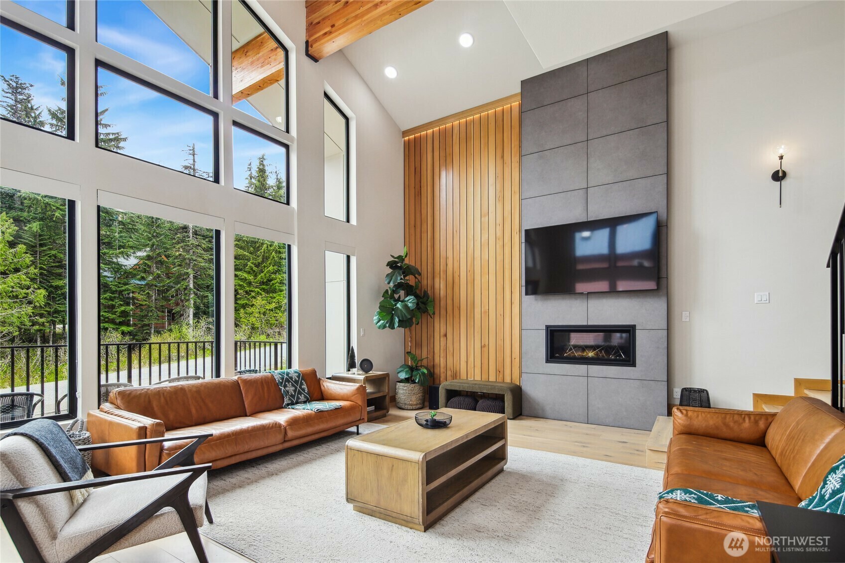 Property Photo: 400 Hyak Dr E WA 98068