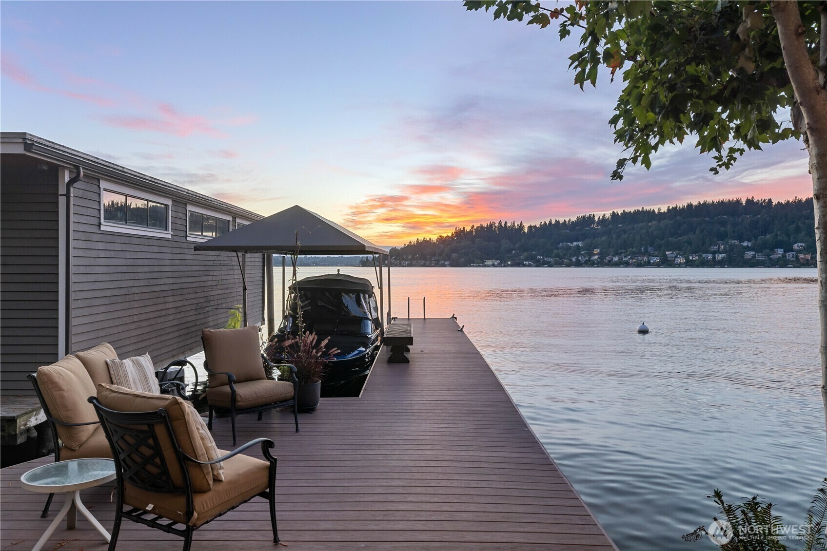 Property Photo: 3711 Lake Washington Boulevard N WA 98056