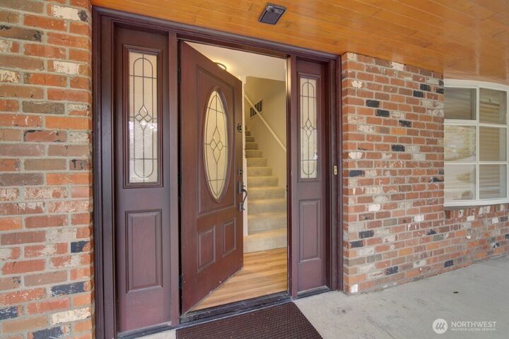 Property Photo:  5019  141st Avenue SE  WA 98006 