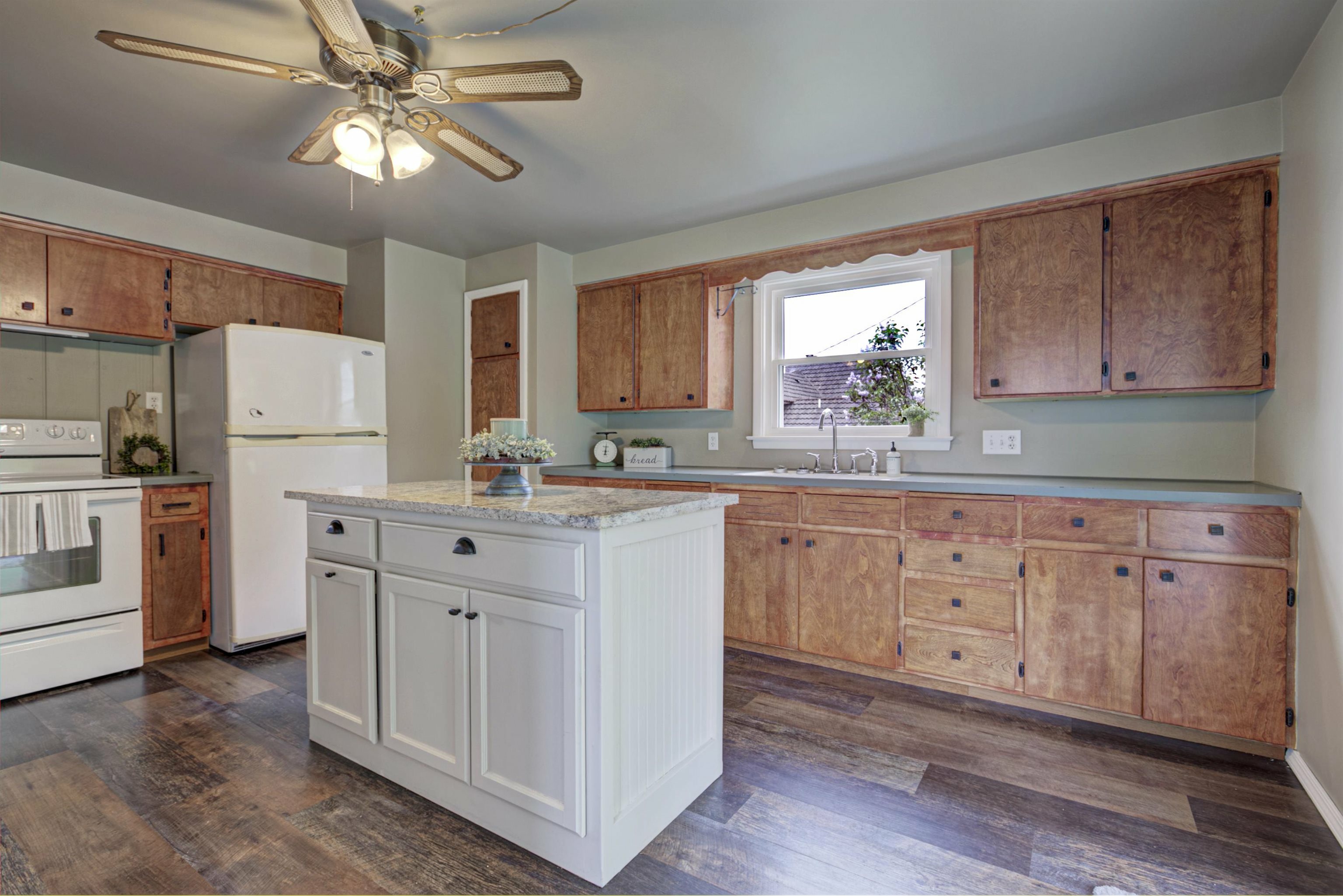 Property Photo: 401 W Main Street WI 54944