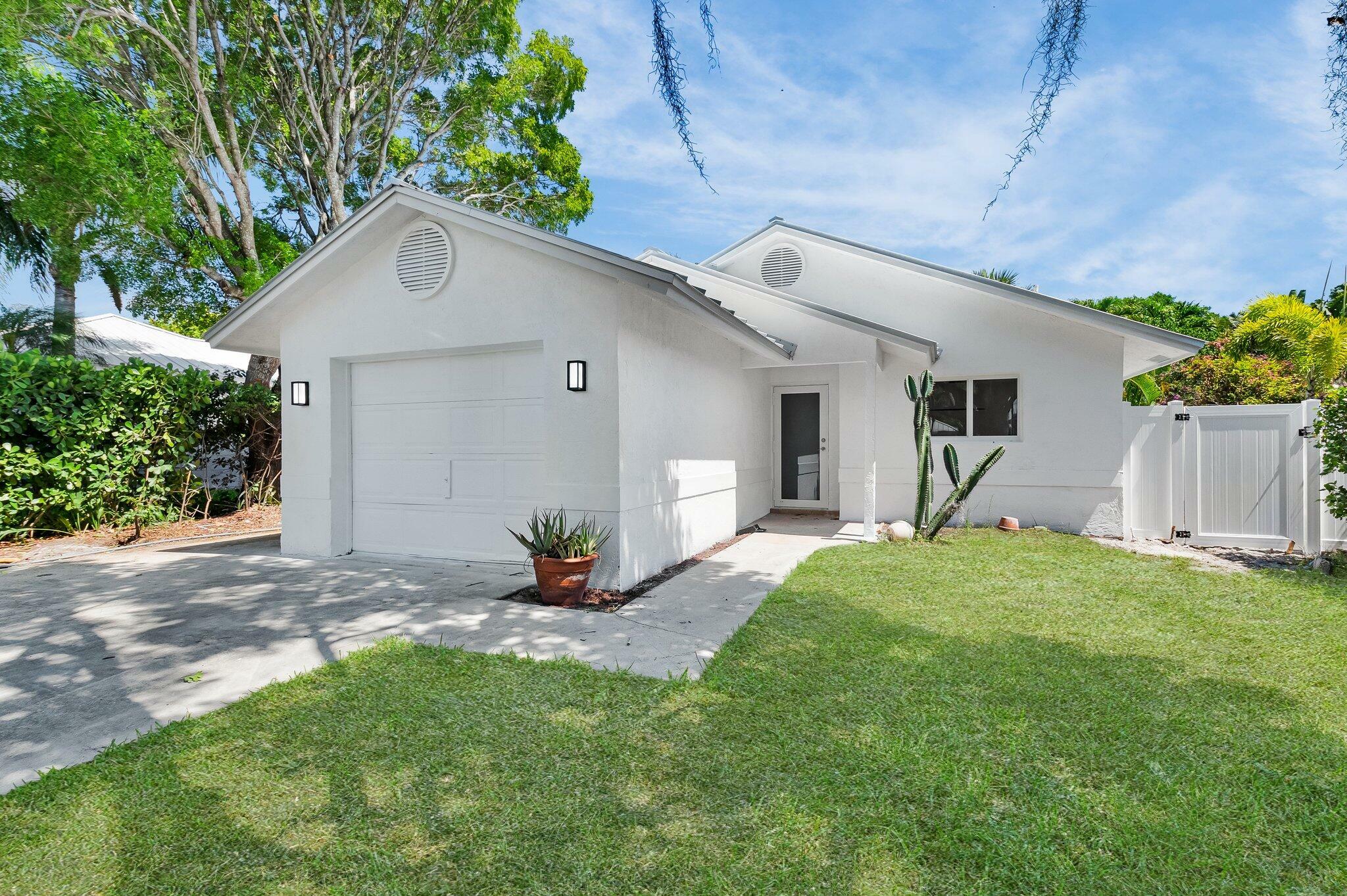 Property Photo: 107 NE 10th Street FL 33444