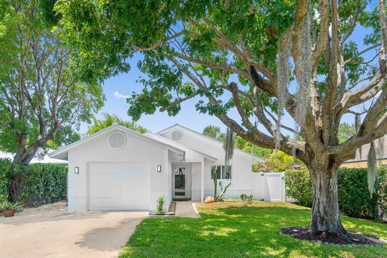 Property Photo: 107 NE 10th Street FL 33444