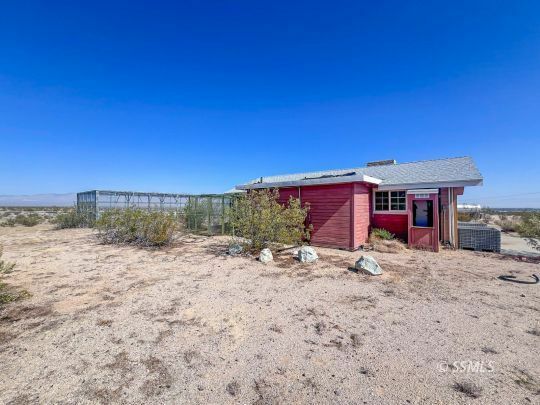Property Photo: 2454 W Catalina Ln CA 93555