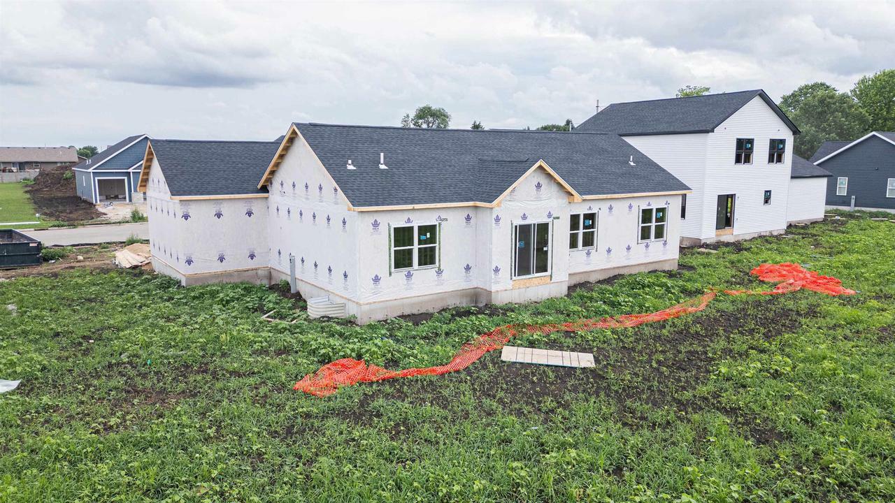 Property Photo: 118 East Evergreen Lane WI 53563