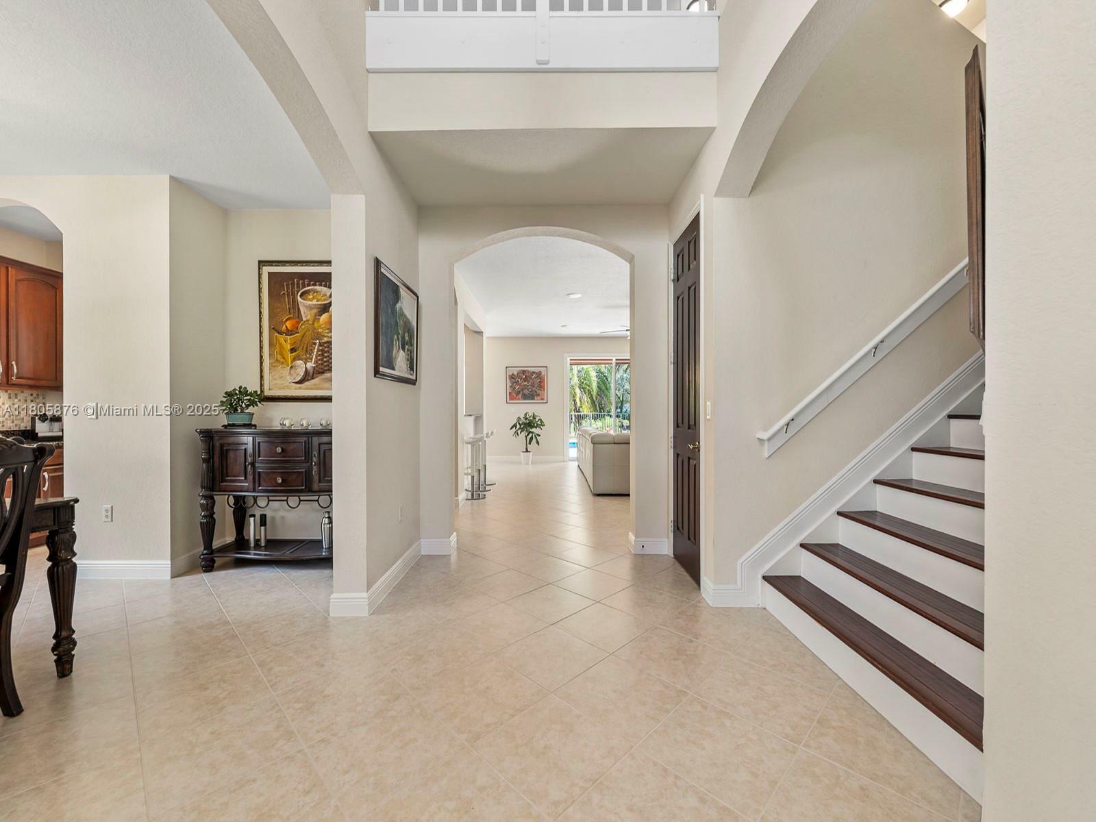 Property Photo: 19165 N Gardenia Ave FL 33332