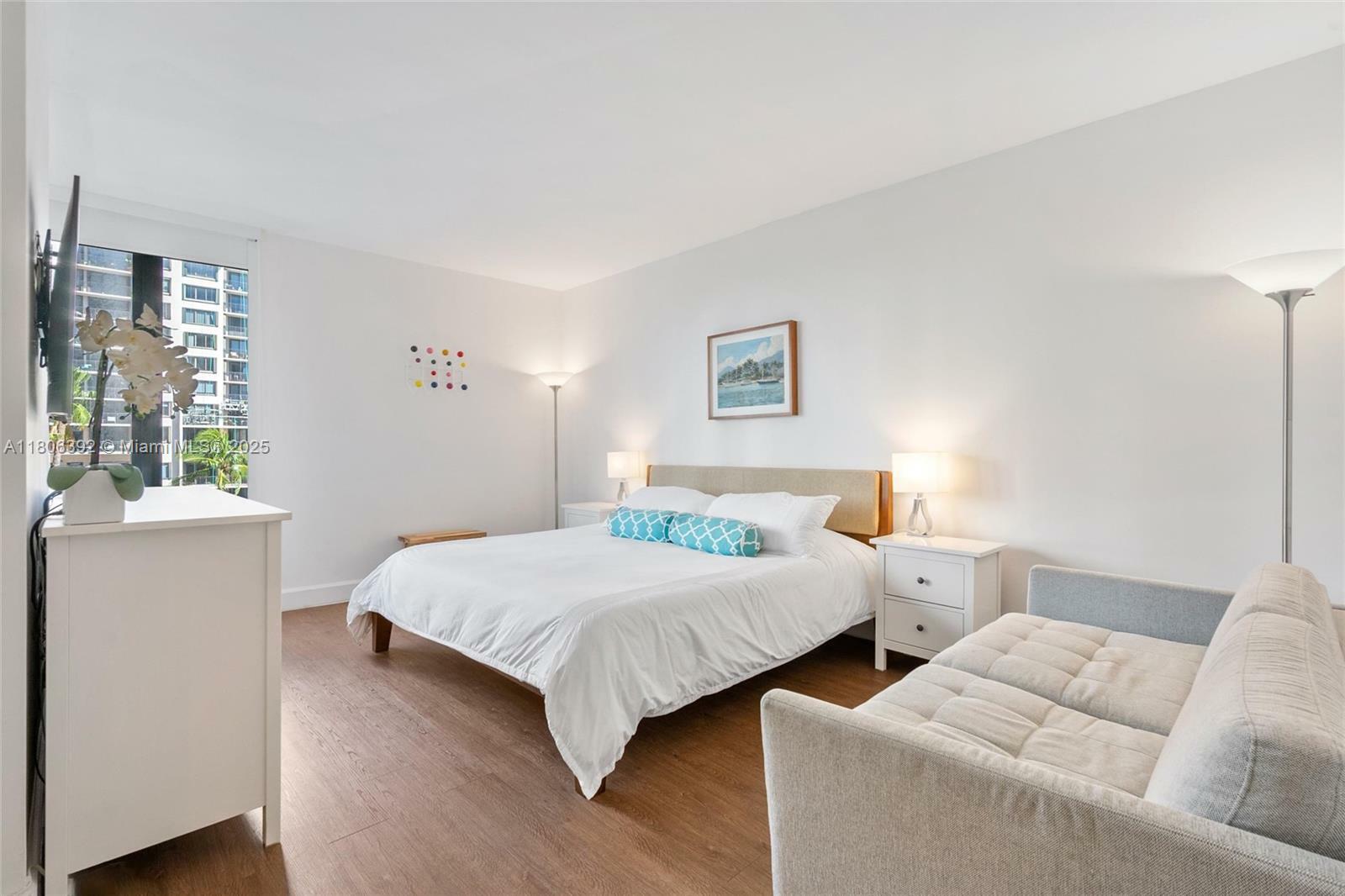 Property Photo:  520 Brickell Key Dr A604  FL 33131 