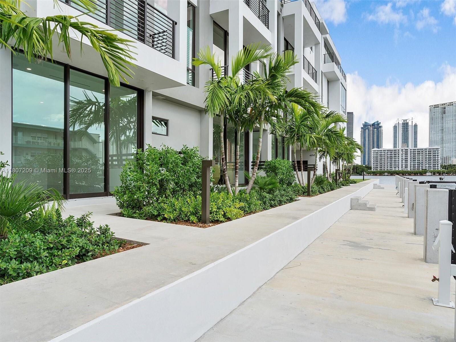 Property Photo: 4004 NE 167 St FL 33160