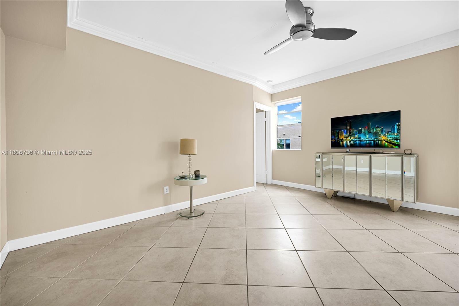 Property Photo: 1559 Michigan Ave 303 FL 33139