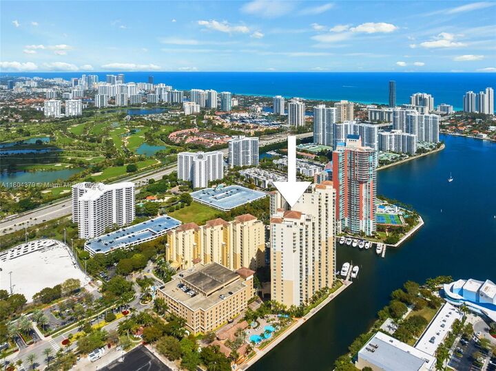 Property Photo: 3330 NE 190th St 717 FL 33180