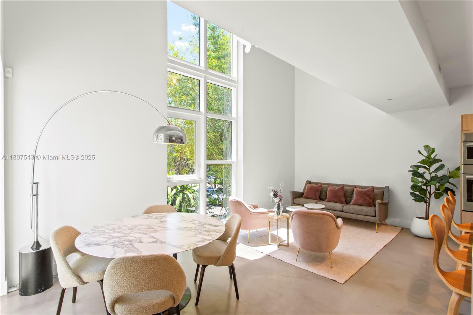Property Photo: 455 NE 39th St 102 FL 33137