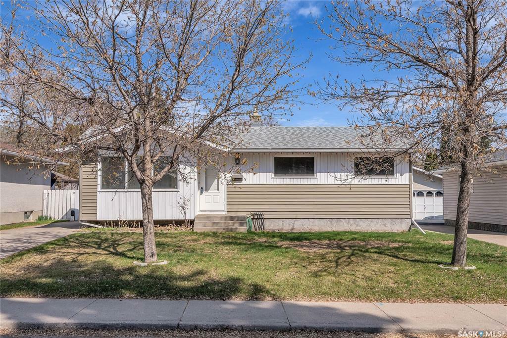 Property Photo: 2509 Irvine Avenue SK S7J 2A9