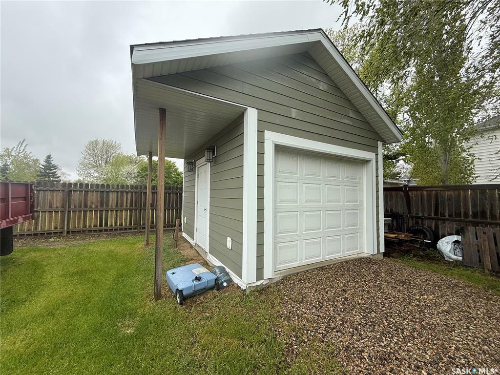 Property Photo:  787 Hartney Avenue  SK S4H 1H7 