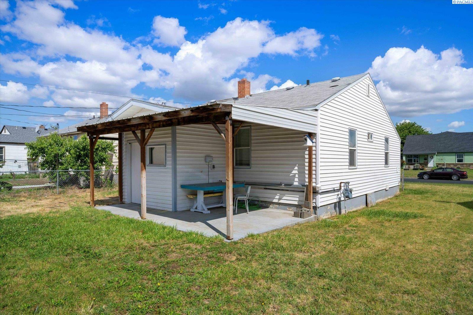 Property Photo: 1020 W Park WA 99301