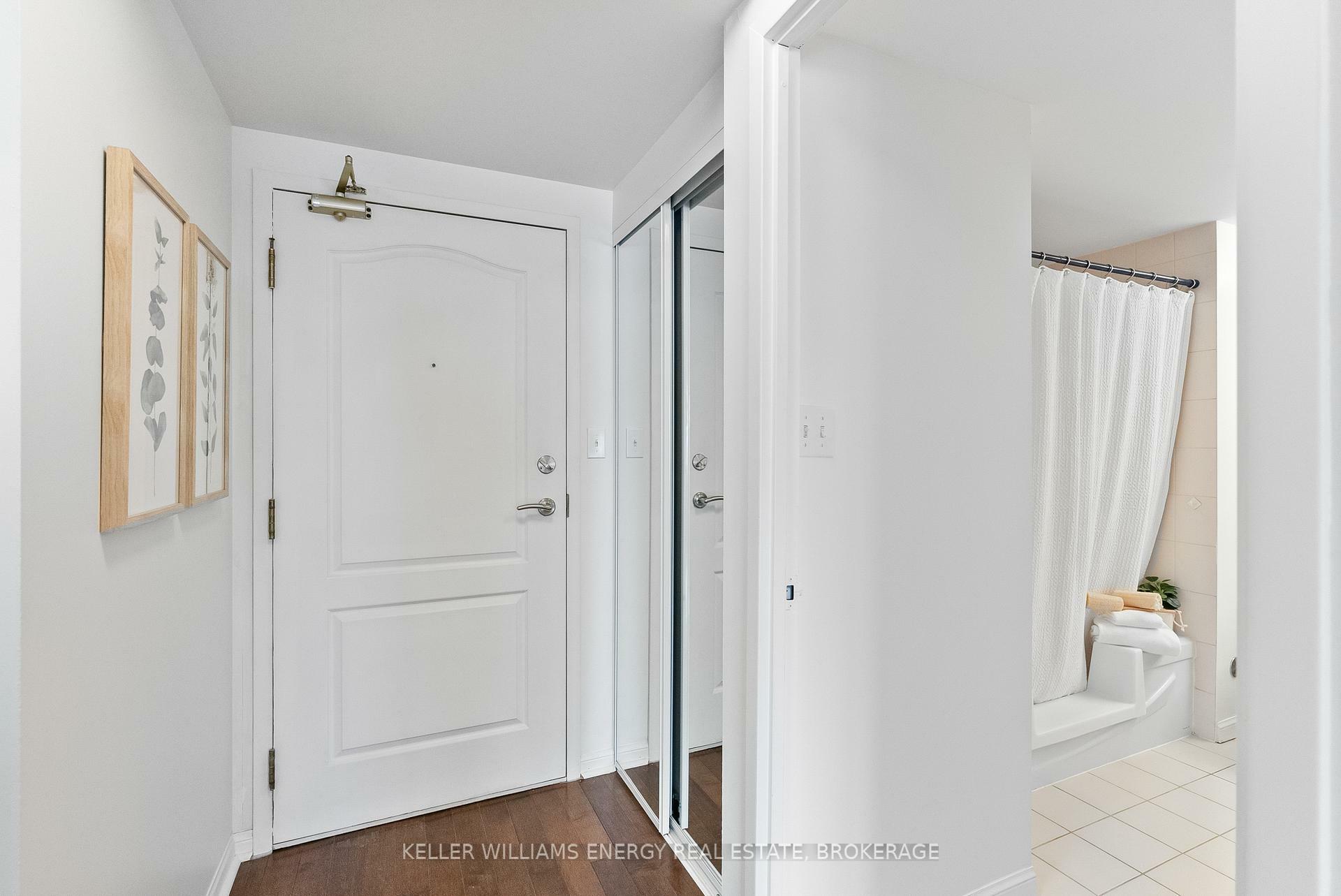 Property Photo:  712 Rossland Road E 904  ON L1N 9E8 