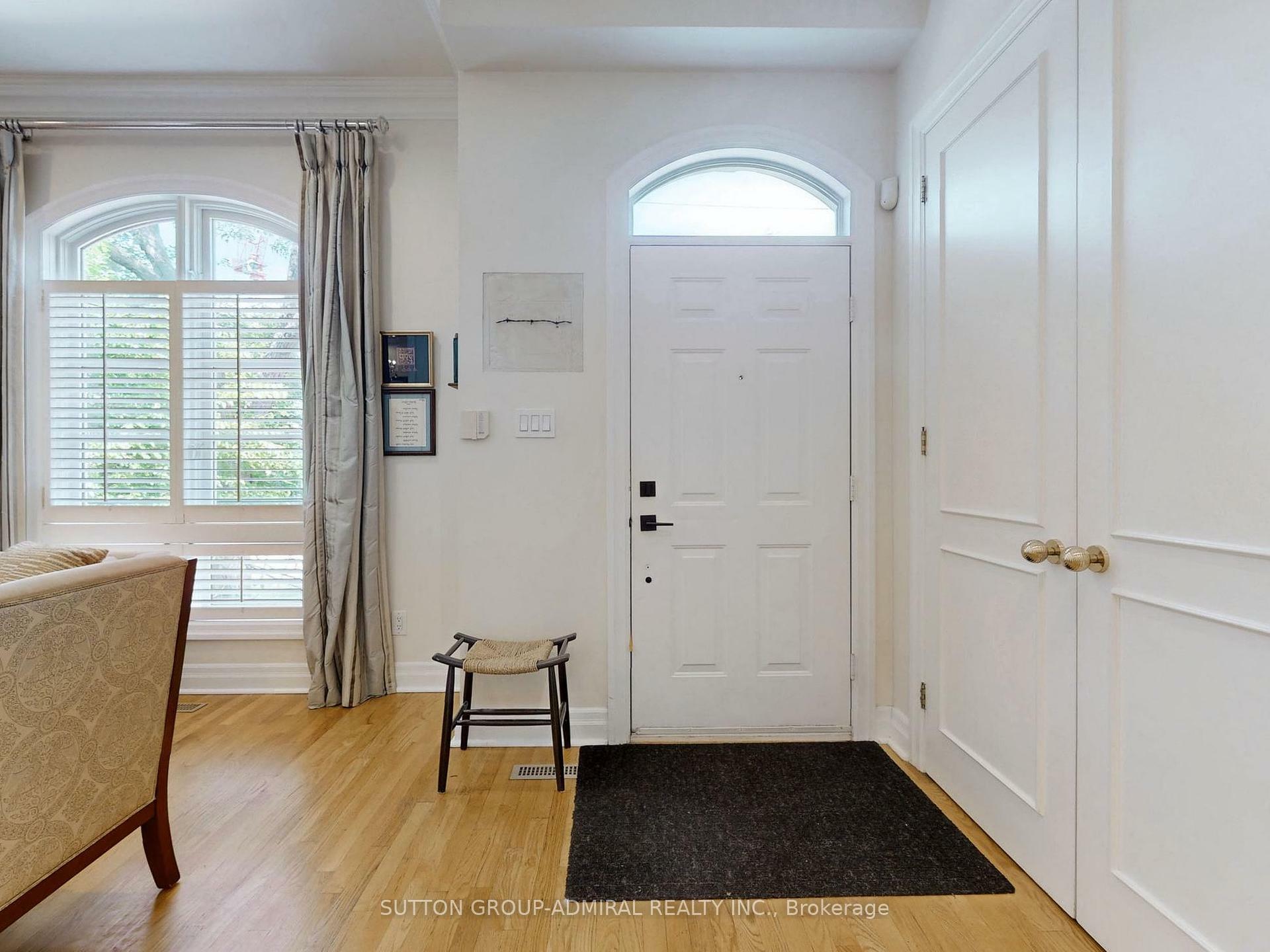 Property Photo: 487 Lytton Boulevard ON M5N 1S5