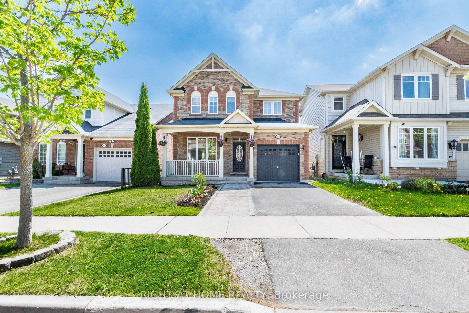 Photo de la propriété: 314 Jelinik Terrace ON L9T 7M8