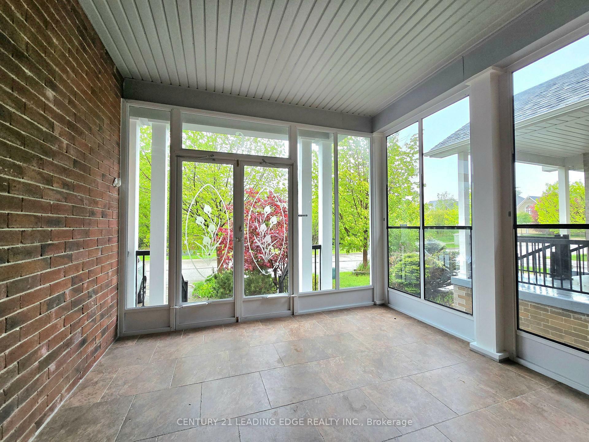 Property Photo: 6 Castleglen Boulevard ON L6C 0A8