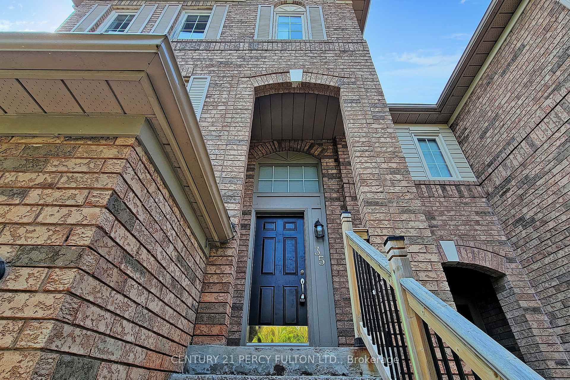 Photo de la propriété: 35 Bowler Street ON L4G 7H7