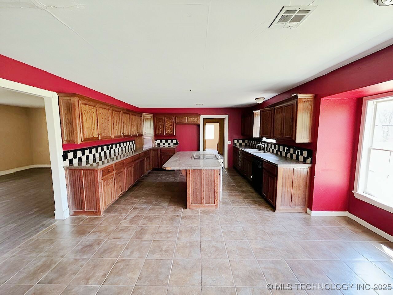 Property Photo: 21253 S 530 Road OK 74464