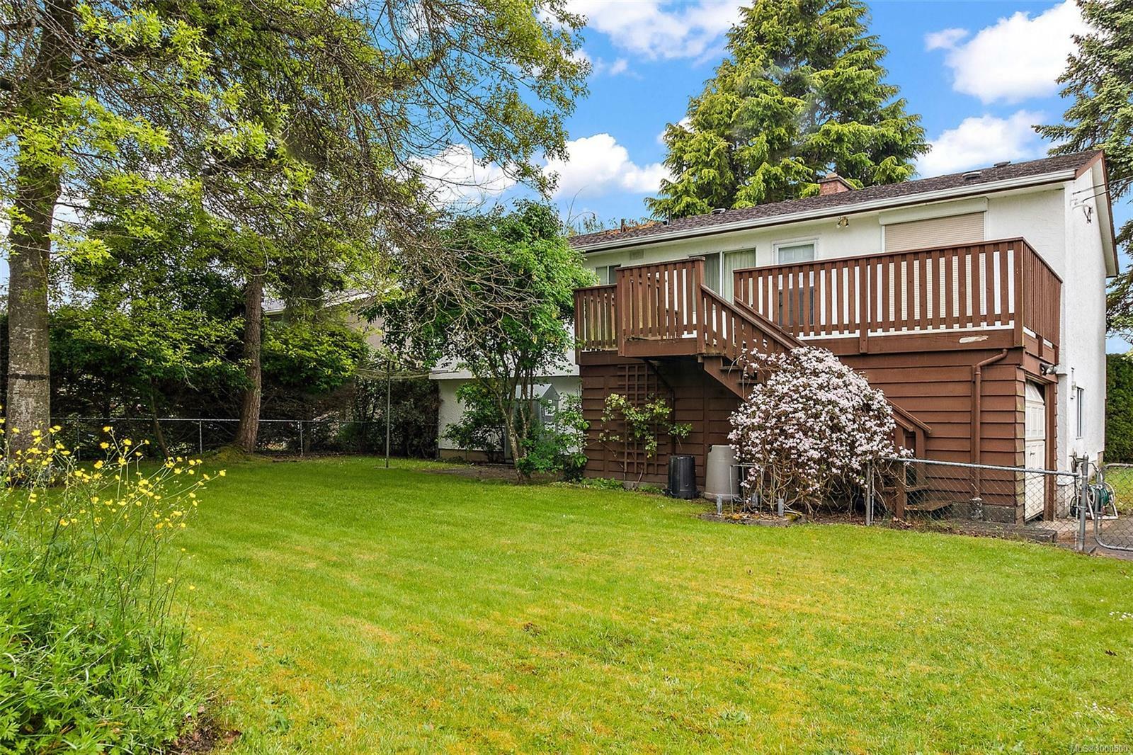 Photo de la propriété: 10327 Bowerbank Rd BC V8L 3L2