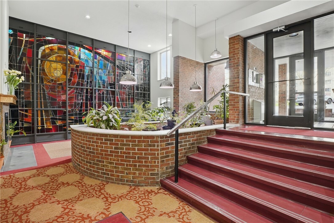 Property Photo: 5 Bayard Road 913 PA 15213
