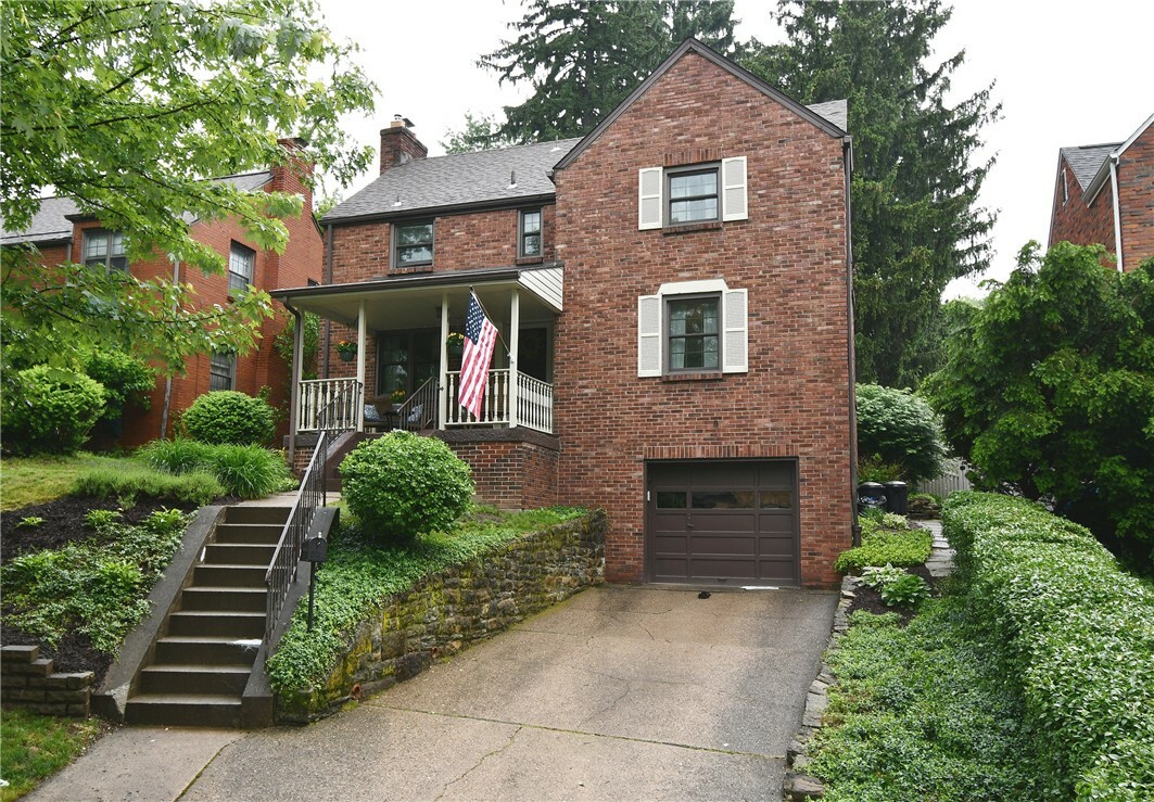 Property Photo: 307 Fieldbrook Dr PA 15228