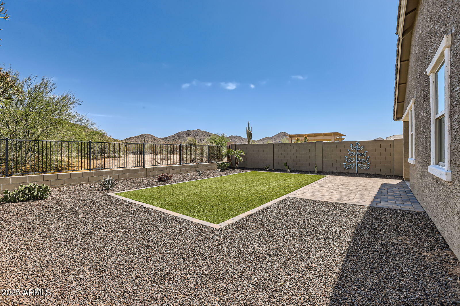 Property Photo: 7614 W Fetlock Trail AZ 85383