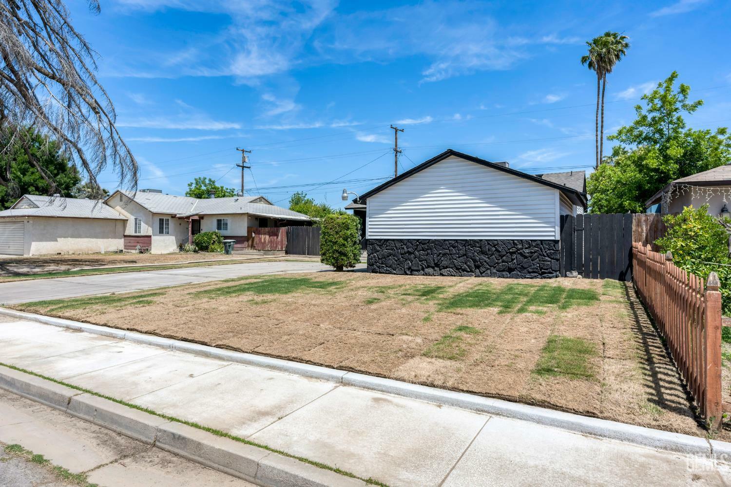 Property Photo: 1920 Doolittle Avenue CA 93304